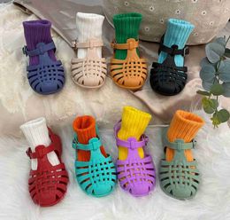 Sandals Summer Childrens Sandals Baby Girls Soft Non slip Princess Shoes Childrens Candy Jelly Beach Shoes Boys Casual Roman Slippers Q240328