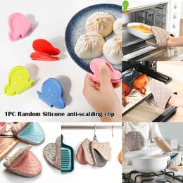 2024 1Pc Silicone Anti-Scalding Hand Glove Microwave Oven Non-Slip Insulation Silicone Gloves Baking Hand Clip Kitchen Accessories