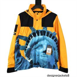 Designer Instagram Fashion Brand Co branded Outdoor Mountaineering Goddess of Liberty High Definition Printed Sprint Coat for Men and Couples Windproof Waterproo