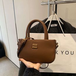 Stores Export Designer Shoulder Bags 2024 Diagonal Straddle Small Square Bag High End Fashion Handheld Womens New One Shoulder