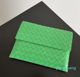 2024 Designer Medium Pouch Bag Fashion Women Men Handbag Purse Leather Black Green Card Holder