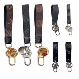 Designer Keychain Key Chain Wallet Bag Charm Luxury Car Leather Men Brown Leather Dragonne Multicolor keychains Hang Card Holder Zinc Alloy R619#