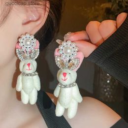 Charm Oval Inlaid Rhinestone Pearl Puppet Rabbit Necklace with Personalized Luxury Minimalist High-end Sense Necklace Jewelry Set Y240328