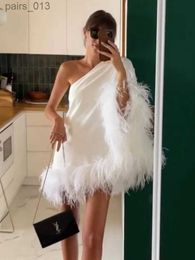 Basic Casual Dresses 2023 Women One Shoulder Long Sleeve Night Club Evening Gown Vestidos Feather Trim Elegant Party Mini Dress yq240328