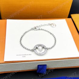 Luxurys Designers Chain Bracelets Charm Women Diamond Letter Carved Stainless Steel Bracelet Bangle Lady Jewelry286O