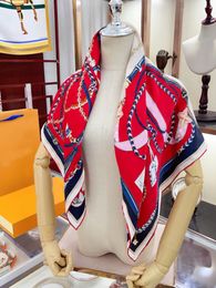 2024 Scarf Designers Women V Classic Spring Silk Scarves Soft High Quality Lady Shawl Square Bandeau Ladies Beach Neck Scarves Tote Bag Ribbon