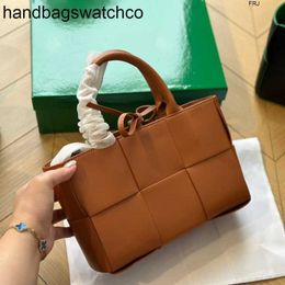 Bottegvenetas Arco Tote Bag 5a Brand Designer Mini Genuine Leather Woven Crossbody Womens Fashion Shoulder Handbag Intrecio Bags Size 25 16cm