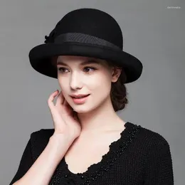 Berets Autumn Winter Wool Fedoras Hat Black Flower Birm Protect Warm Bowler Floppy Ladies Churh Cloche Hats
