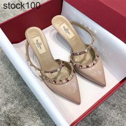 Valentins Shoe New T-belt with Rivets Hollow Thin Heels High Heels Flat Sole Single Shoes Wedding Sandals