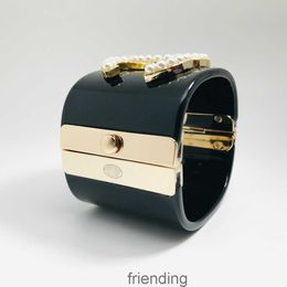 Ch Designer Bangle for Woman Womens Wrist Suitable 16 17 18 Cm Bangles Bracelet Luxury Brand Official Replica Premium Gift Spring Buckle 007 MOIO