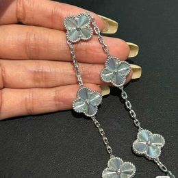 Designer's latest brand Van Four Leaf Grass Bracelet Female Five Flower Laser Platinum Carved Carving Craft Angle Light