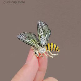 Pins Brooches New Shiny Insect Series Rhinestone Bee Brooches For Women Personality Metal Animal Brooch Pins Jewellery Gifts Dress Accessories Y240329