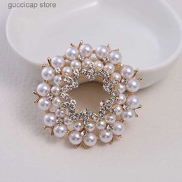 Pins Brooches Dmari Women Brooch Gorgeous Lapel Pin Vintage Wreath Large Pearl Fallen Leaves Badge Accessories For Clothing Luxury Jewellery Y240329