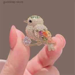 Pins Brooches Sparkling Colorful Zircon Birds Brooch For Women Rhinestone Crystal Animal Brooches Coat Dress Lapel Pins Wedding Party Jewelry Y240329