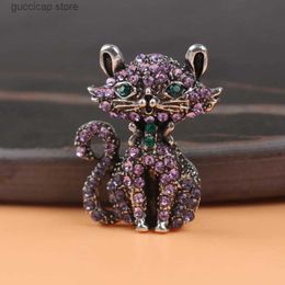 Pins Brooches Classic Rhinestone Retro Cute Cat Brooch Personalized Shiny Animal Alloy Badge Mens And Womens Travel Clothing Accessory Pins Y240329