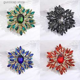 Pins Brooches Dmari Women Brooch Korean Fashion Style Big Rhinestones Lapel Pins OL Wedding Accessories Elegant Crystal Flower Luxury Jewellery Y240329