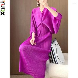 Casual Dresses YUDX Miyake Pleated V Neck Dress Women Batwing Sleeve Loose Niche Design 2024 Spring Female Clothing Solid Colour