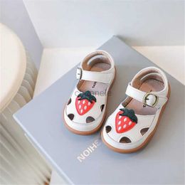 Sandals 2023 New Summer Baby Shoes For Girls Leather Cut-outs Strawberry Toddler Sandals Princess Fashion Little Girls Sandals 240329