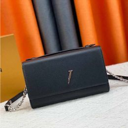 Leather messenger bag Luxury women's designer bag Fashion Totes purse fashion Twist lock V letter logo Chain shoulder crossbody bag Vintage black dinner bag