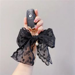 Creative lace butterfly car keychain cute luxury womens keychain bag pendant popular car accessories womens gift keychain 240329