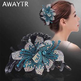 Hair Clips AWAYTR Luxury Rhinestone Flower Hair Claw Shark Hair Clip for Women Korean Dish Up Gripper Hairpin Spider Claw Clip Barrettes Y240329