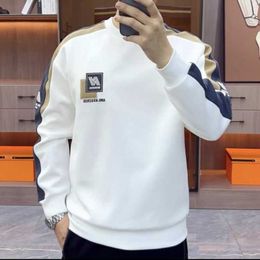 Spring and Autumn Mens New Fashion Versatile Colour Block Sweater Casual Loose Embroidered Top Long Sleeved 2024 Round Neck