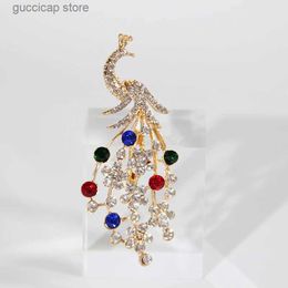 Pins Brooches MOZOG Exquisite Peacock Brooch Fashion Jewellery Delicate Women Lapel Pin Electroplated Alloy Ornament Versatile Tack Decoration Y240329