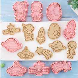 Baking Tools 8pcs/set Alien Cookie Cutters 3D Plastic Biscuit Mould Pressable Stamp Kitchen Accessories