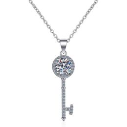 Bestandener Diamanttest, Moissanit-925-Sterlingsilber-Schlüssel, einfache Schlüsselbeinkette, Anhänger-Halskette, Damenmode, niedlicher Schmuck, 05-1ct238b
