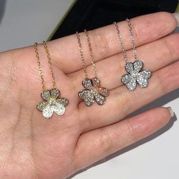 925 Silver Full Diamond Clover Necklace For Women Europe And Usa Fashion Sweet Temperament Ladies Famous Brand Jewellery Gift 240315
