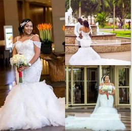 Afrikanische Brautkleider in Übergröße, Spaghettiträger, Spitzenapplikationen, Perlenstickerei, Meerjungfrauen-Hochzeitskleid mit abgestuftem Tüll, lange Brautkleider