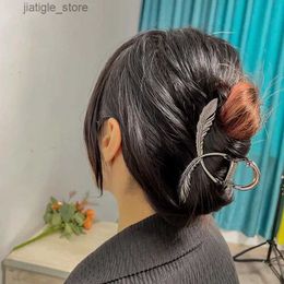 Hair Clips Alloy Minimalist Style Hair Clips Feather Shape Barrette Metal Hairpins Lady Ponytail Claw Clip Headwear Hair Accessories Gifts Y240329