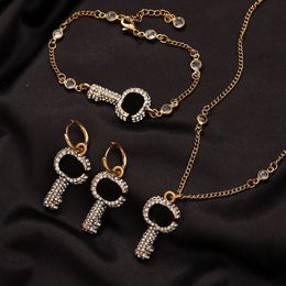 Fashion designer necklace bracelet Jewellery set double letter crystal embellished full of diamond key pendant ladies metal chain br1829