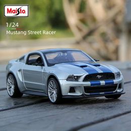 Maisto 1:24 2014 Ford Mustang Street Racer Alloy Sports Car Static Die Cast Vehicles Model Toys Diecast Voiture Gift Collection