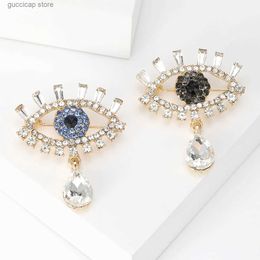 Pins Brooches Dmari Luxury Devil Eyes Brooch Pin 2-Color Rhinestone Water Drop Lapel Pin Delicate Accessories Jewelry For Women Clothing Y240329