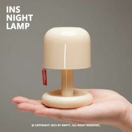 Nuova mini lampada da tavolo al tramonto creativa USB ricaricabile stile fungo luce notturna a led per bar caffetteria decorazioni per la casa camera da letto