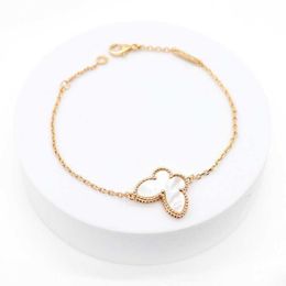 Designer Brand original Van Four Grass Borboleta Borboleta Bracelet de dupla face Branca natural Fritillaria Room grossa banhada V Gold 18k Lock Chain fêmea com logotipo