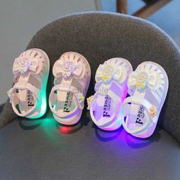 Sandals Summer LED Light Baby Girl Sandals Fashion Cute Candy Flower Soft Sole Toddler Shoes Kids Hollow Out Glowing Up Princess Sandals 240329