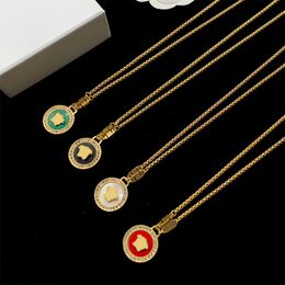 Designer Pendant Necklace Luxury Necklaces Circle Stone Design Jewellery Wedding Gold Chain Personality Design 2 Colour High Quality