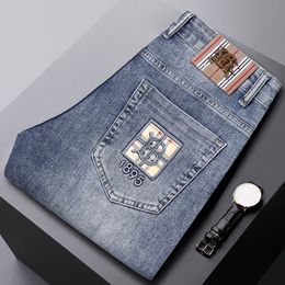 Herren-Jeans, Designer-Chao-Marke, hellblaue Jeans, Herren-Frühling, schmale, kleine, gerade Stickerei-Stretch-Freizeithose