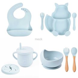 Cups Dishes Utensils 4/6/8Pcs Baby Soft Silicone Suction Cup Bowl Dinner Plate Cup Bib Spoon Fork Set Anti-Slip Cutlery for Kids Feeding Dinner Plate 240329