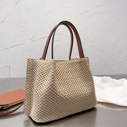 Designer Beach Leather Woven Stitching Holiday Casual Medium Size Shoulder Messenger Bag Capacity V2022