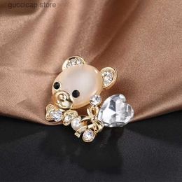 Pins Brooches MOZOG Women Delicate Brooch Exquisite Bear Clothing Pins Ultra-light Popular Crystal Ornaments Fashion Jewelry Daily Decoration Y240329