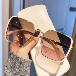 Korean Version of Ins Style Light Coloured Sunglasses for Women 2023 New High-end Mens Street Photography Travel Seaside Glasses6rp3