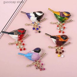 Pins Brooches Lovely Small Bird Brooch For Women Shiny Rhinestone Animal Brooches Pins Girls Coat Dress Lapel Pin Wedding Party Jewelry Gifts Y240329