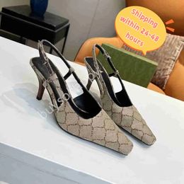 Designer Sandals Sandali Slingback femminile Pompa Aria Slingback Le scarpe sono presentate in mesh nero con cristalli scintillanti di chiusura della fibbia della fibbia della fibbia 35-42