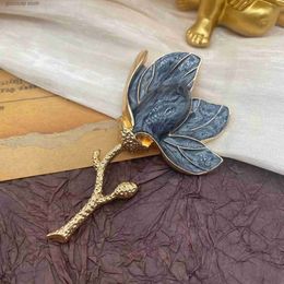 Pins Brooches Mediaeval Halo Dyed Drop Glazed Tulip Flower Brooch Retro Palace Simple/Elegant 3D Emblem Mens Snd Womens Clothing Accessories Y240329