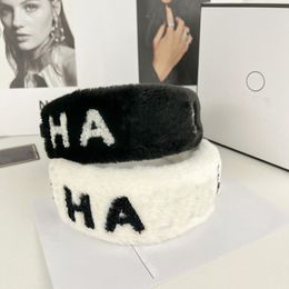 2022 Winter FUR Headbands Autumn Wool Hair Hoop C-Letter Headband Black White Colours HairJewelry Outdoor Top Headwear262C