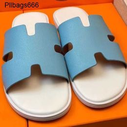 Mens Slippers Designer Sandals European Station New Family Mens Wear 2024 Summer Tide Brand Flip Flops Shoes Home Sandals Slipp 4rkm