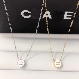 Classic Gold And Silver Plated Necklace Brand Designer Designs Round Pendant Necklace With Box For Charming Girls Wedding Party